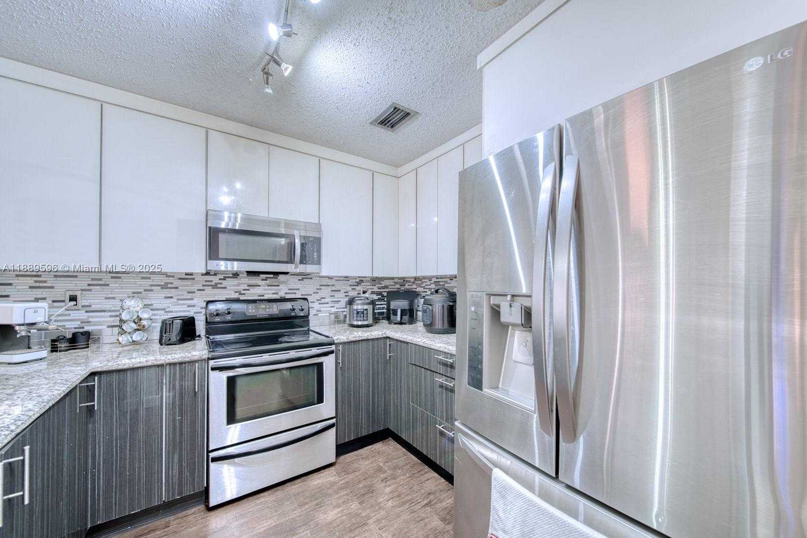 Small Image of 10000 SOUTH WEST 147TH CT, Miami Number 2