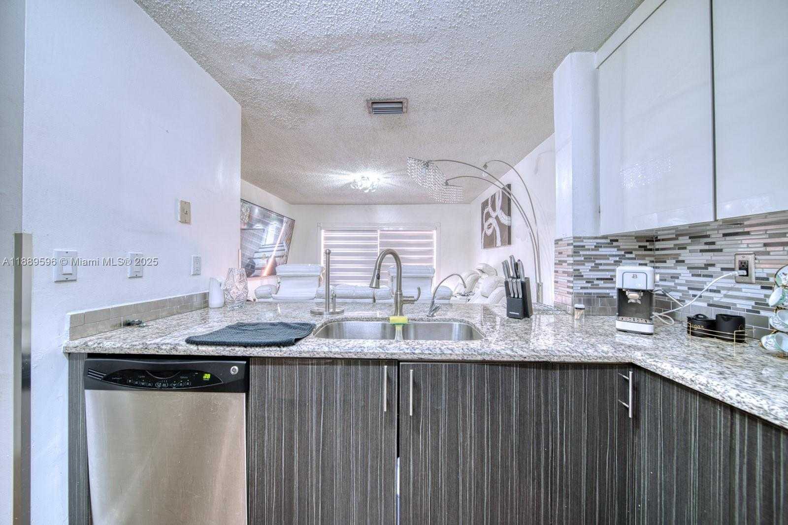 Small Image of 10000 SOUTH WEST 147TH CT, Miami Number 4