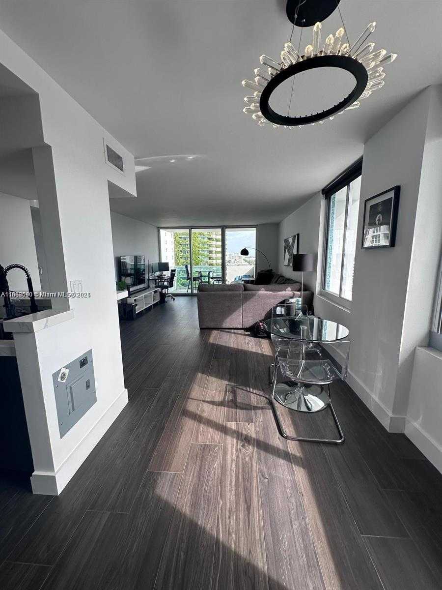 Small Image of 1200 WEST AVE #916, Miami Beach Number 2