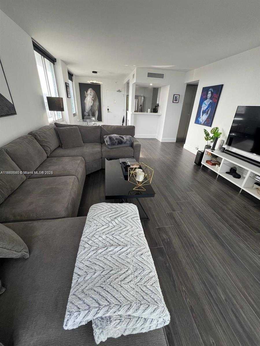 Small Image of 1200 WEST AVE #916, Miami Beach Number 3