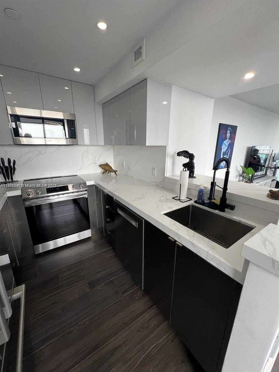 Small Image of 1200 WEST AVE #916, Miami Beach Number 5