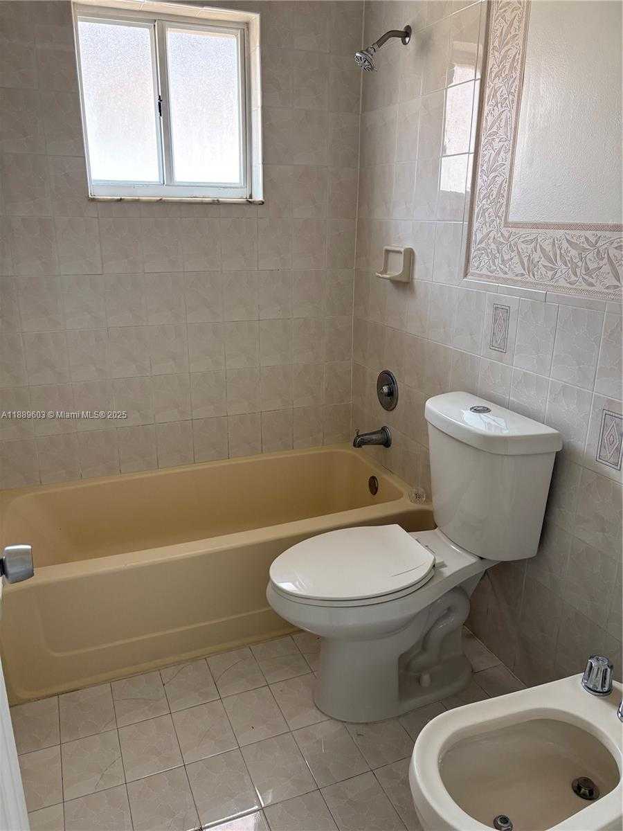 Small Image of 2258 WEST 74TH ST #202-9, Hialeah Number 11