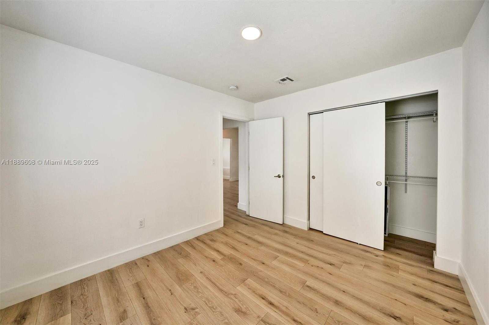 Small Image of 1413 SOUTH WEST 3 RD, Miami Number 15