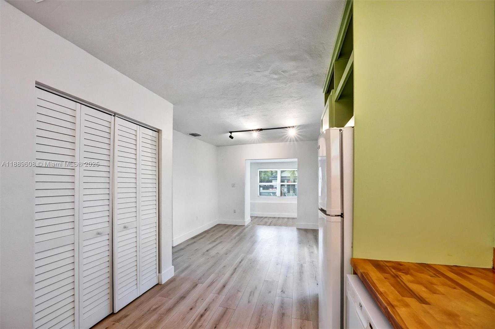 Small Image of 1413 SOUTH WEST 3 RD, Miami Number 16