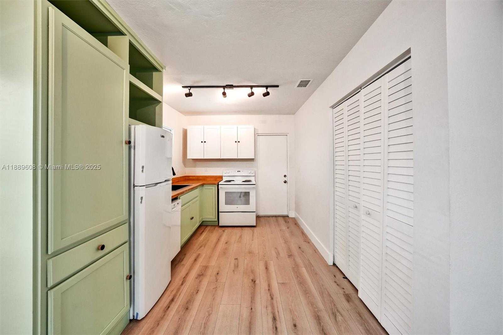 Small Image of 1413 SOUTH WEST 3 RD, Miami Number 18