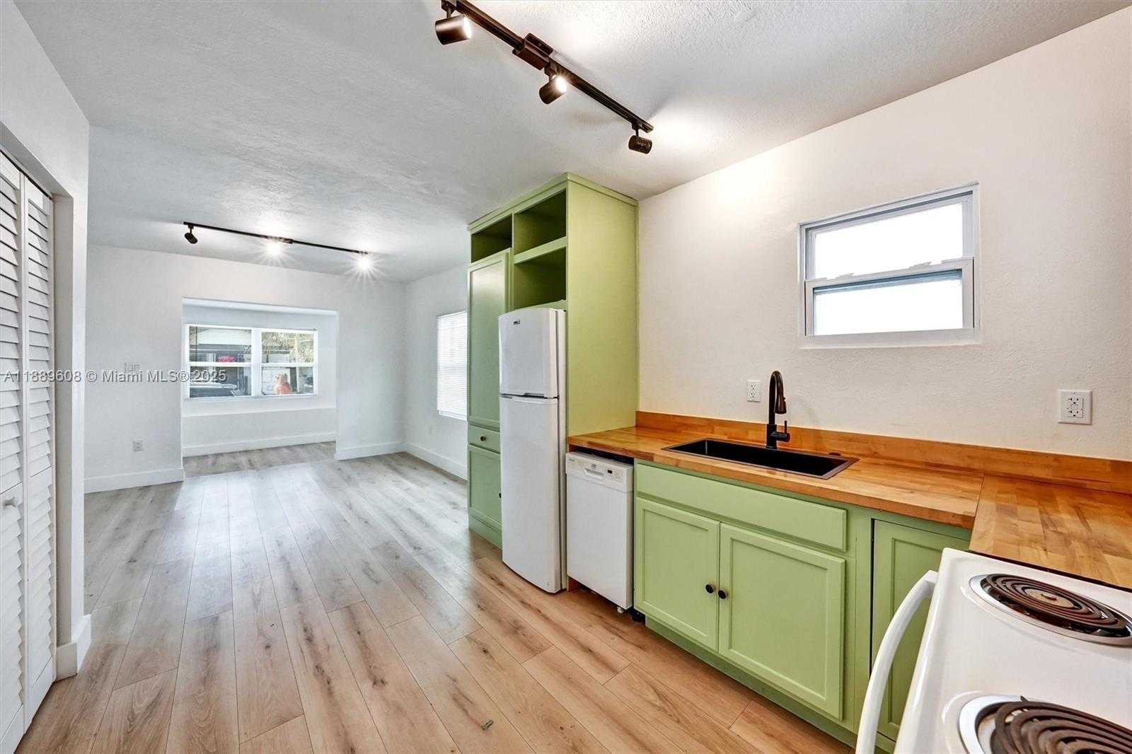 Small Image of 1413 SOUTH WEST 3 RD, Miami Number 19