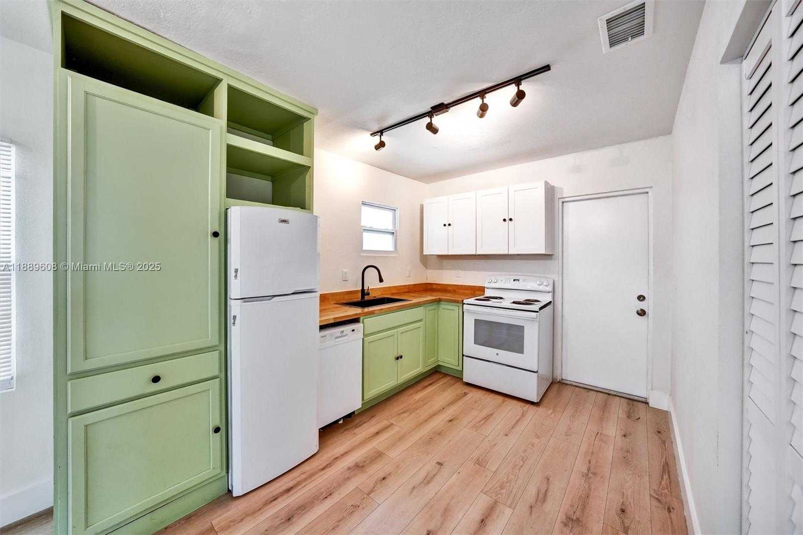 Small Image of 1413 SOUTH WEST 3 RD, Miami Number 21