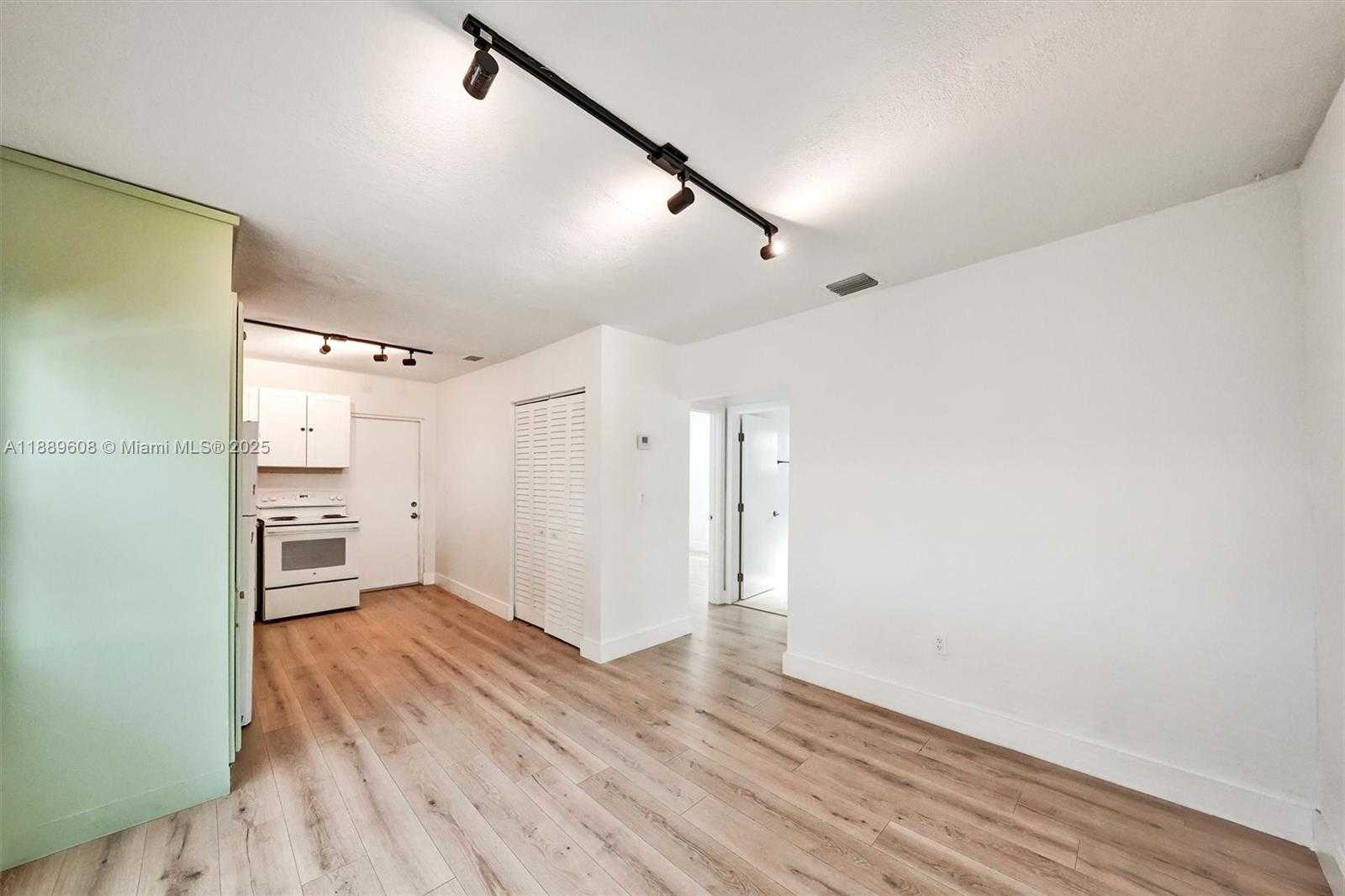 Small Image of 1413 SOUTH WEST 3 RD, Miami Number 22