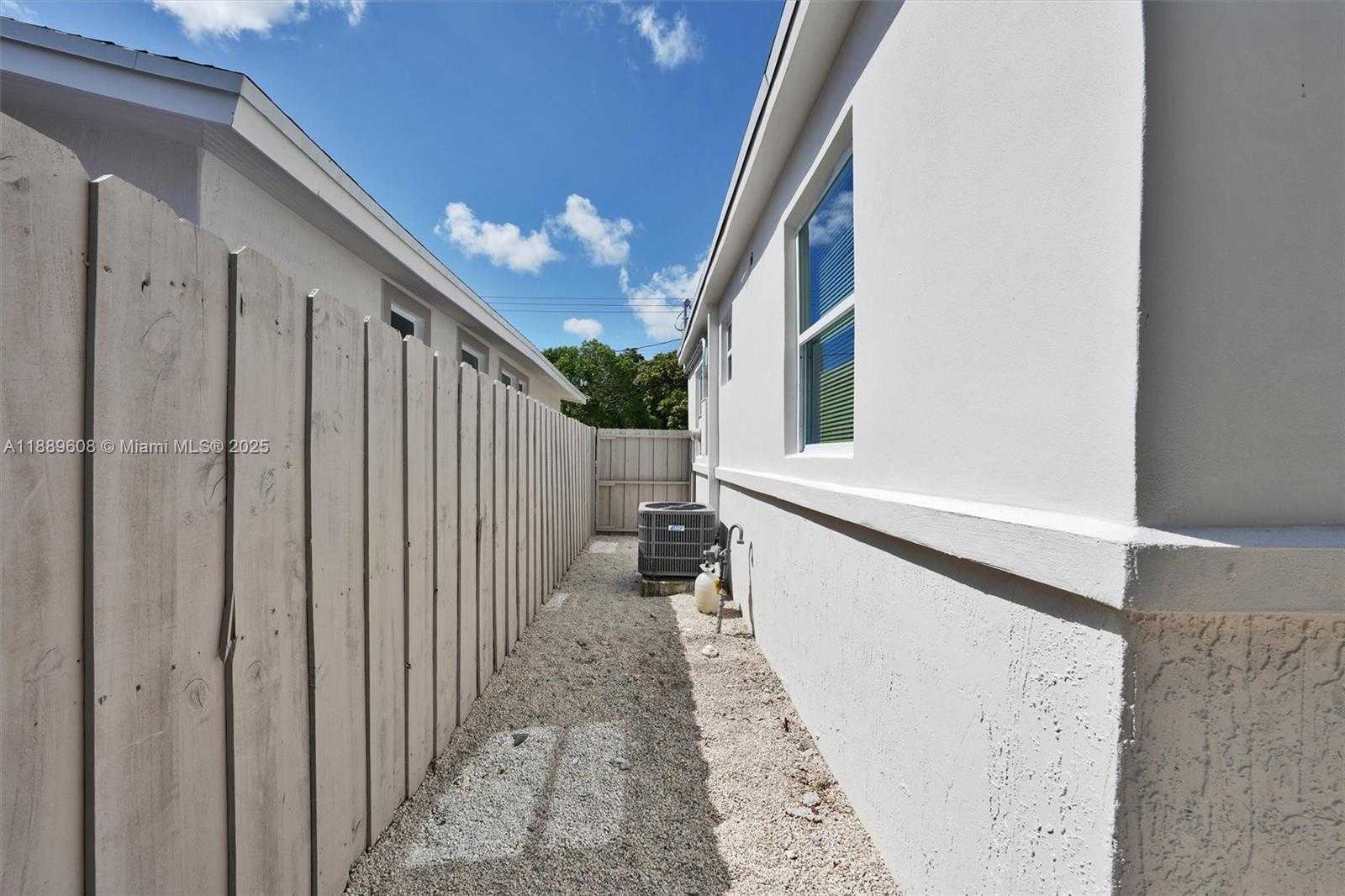 Small Image of 1413 SOUTH WEST 3 RD, Miami Number 5