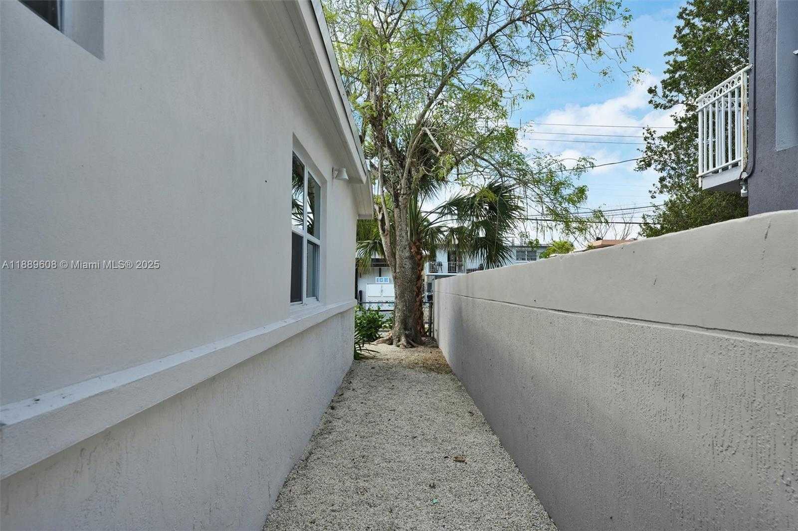 Small Image of 1413 SOUTH WEST 3 RD, Miami Number 6