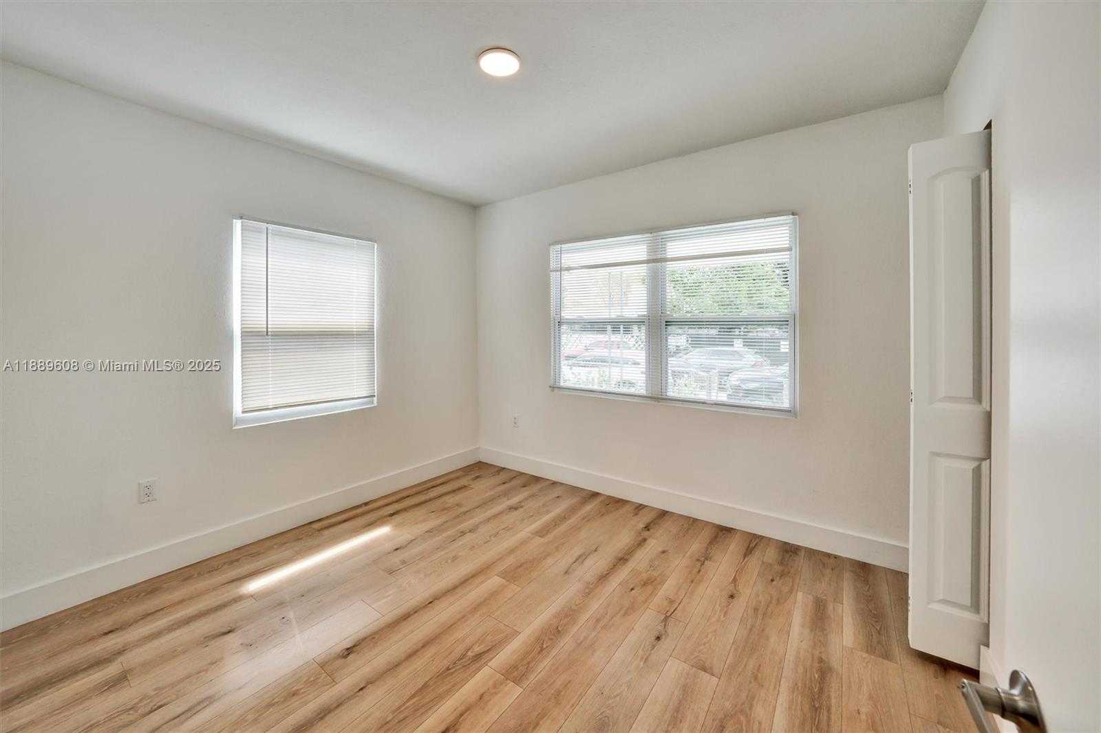 Small Image of 1413 SOUTH WEST 3 RD, Miami Number 9