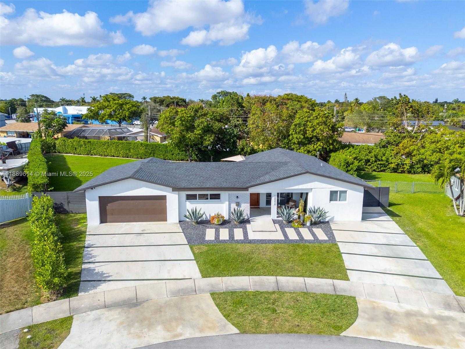 Small Image of 10971 SOUTH WEST 177TH ST, Miami Number 13