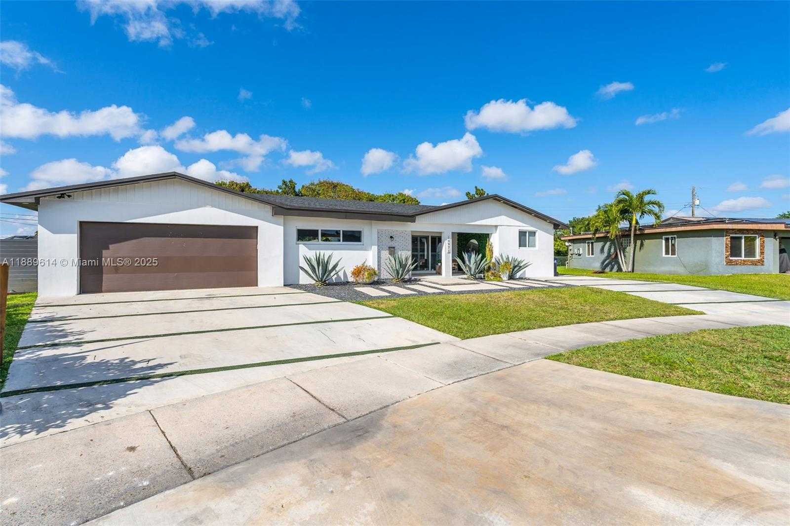 Small Image of 10971 SOUTH WEST 177TH ST, Miami Number 2