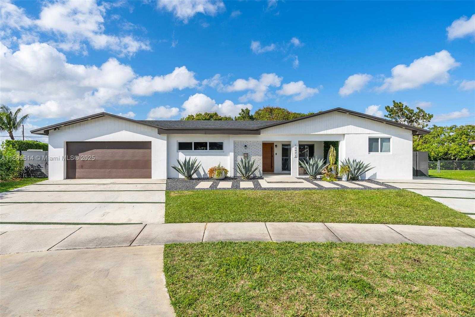 Small Image of 10971 SOUTH WEST 177TH ST, Miami Number 3