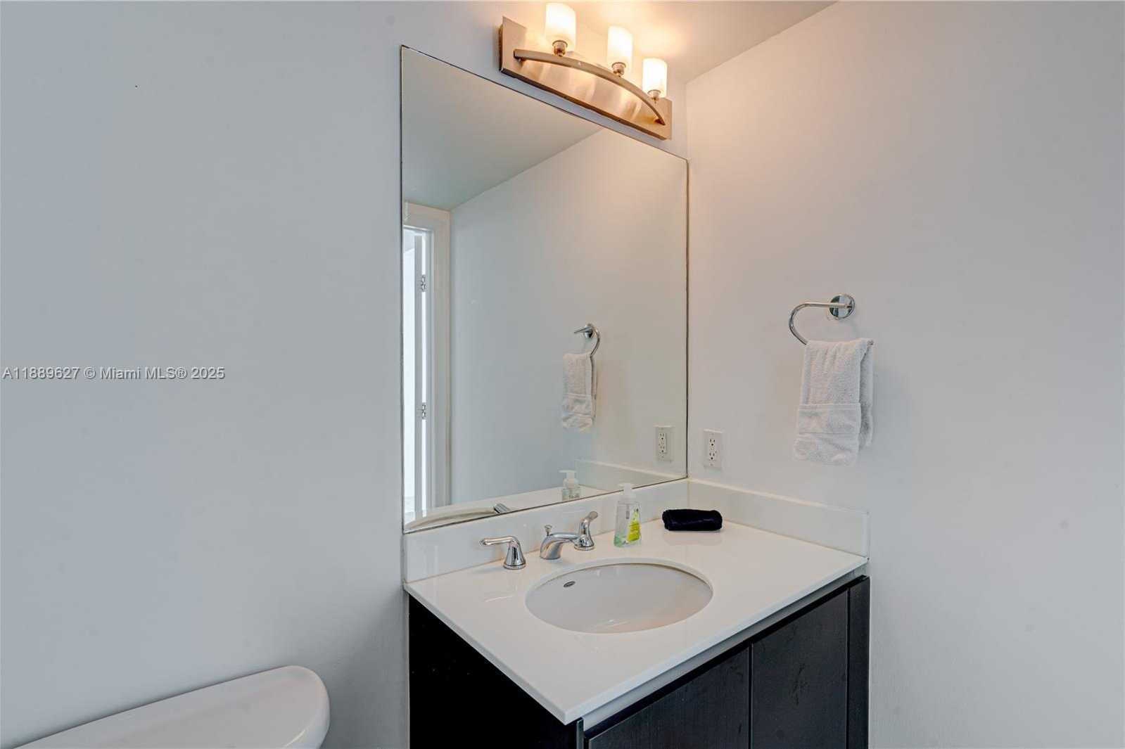 Small Image of 665 NORTH EAST 25TH ST #2005, Miami Number 41