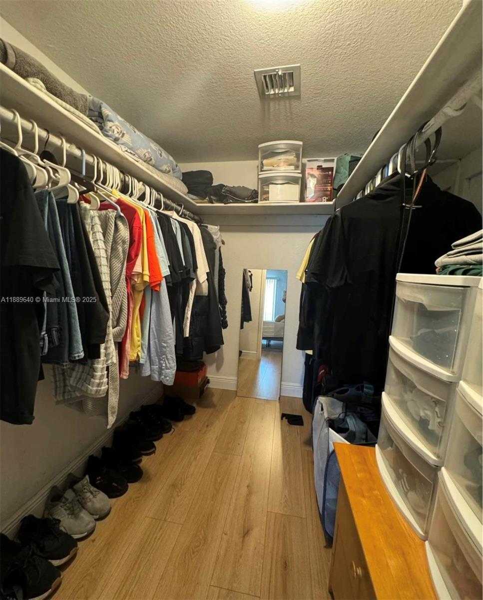 Small Image of 5201 GENEVA WAY #309, Doral Number 4