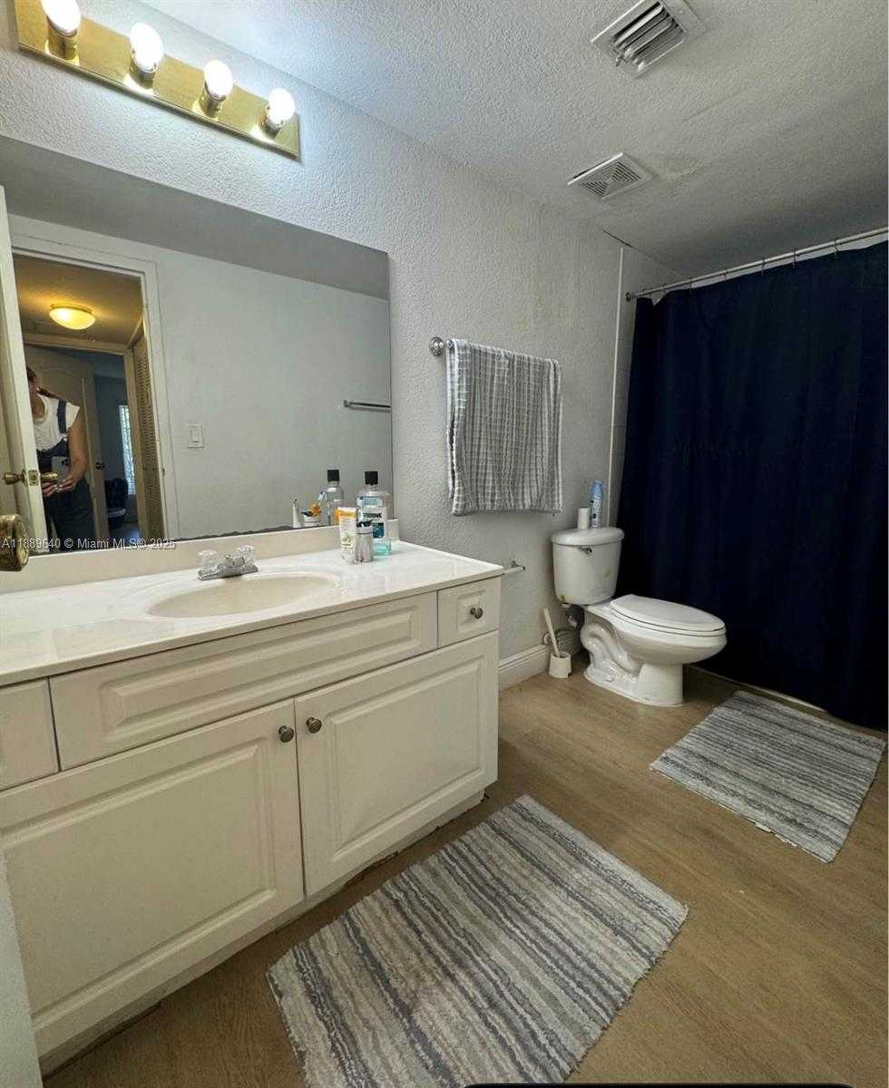 Small Image of 5201 GENEVA WAY #309, Doral Number 6