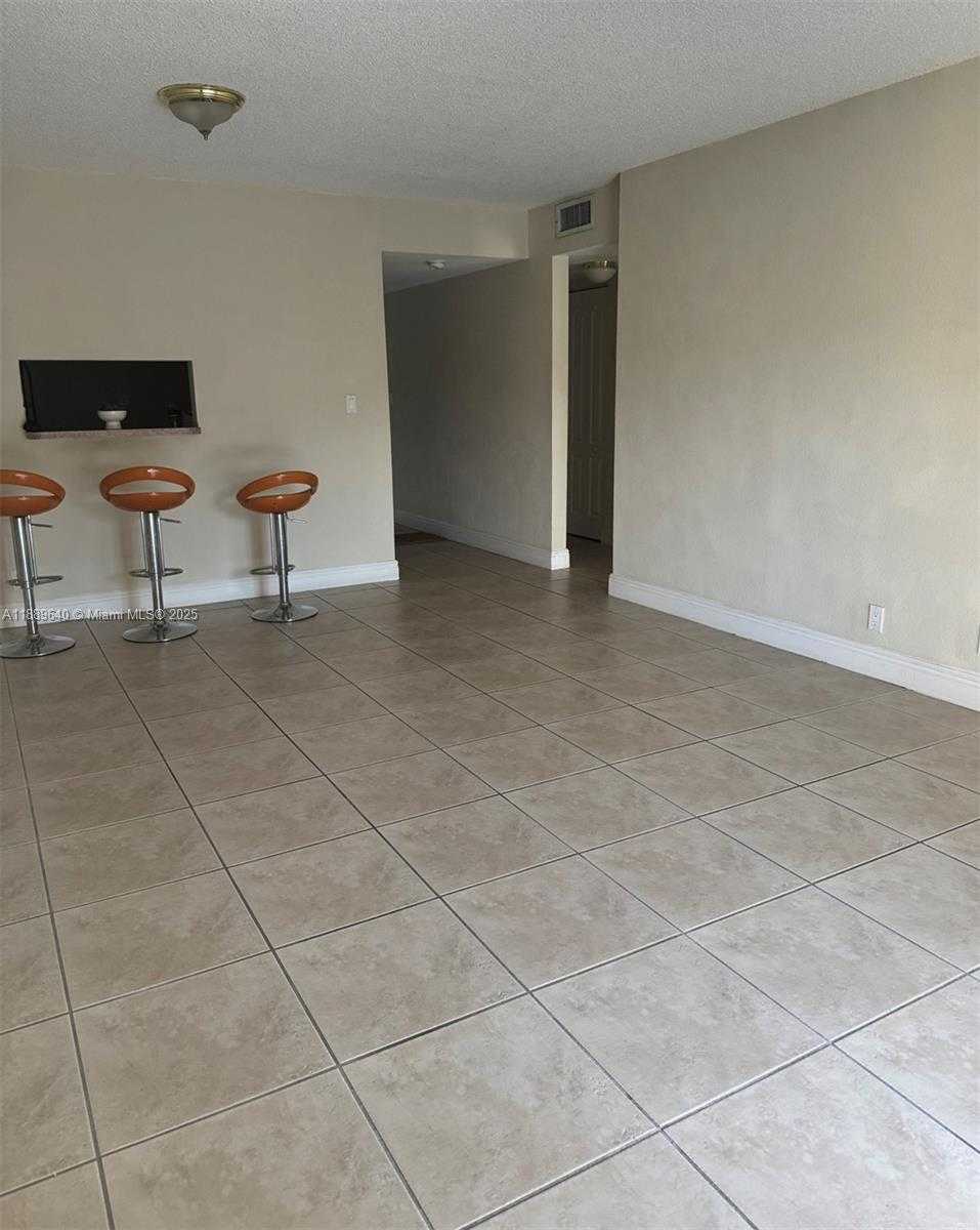 Small Image of 5201 GENEVA WAY #309, Doral Number 7