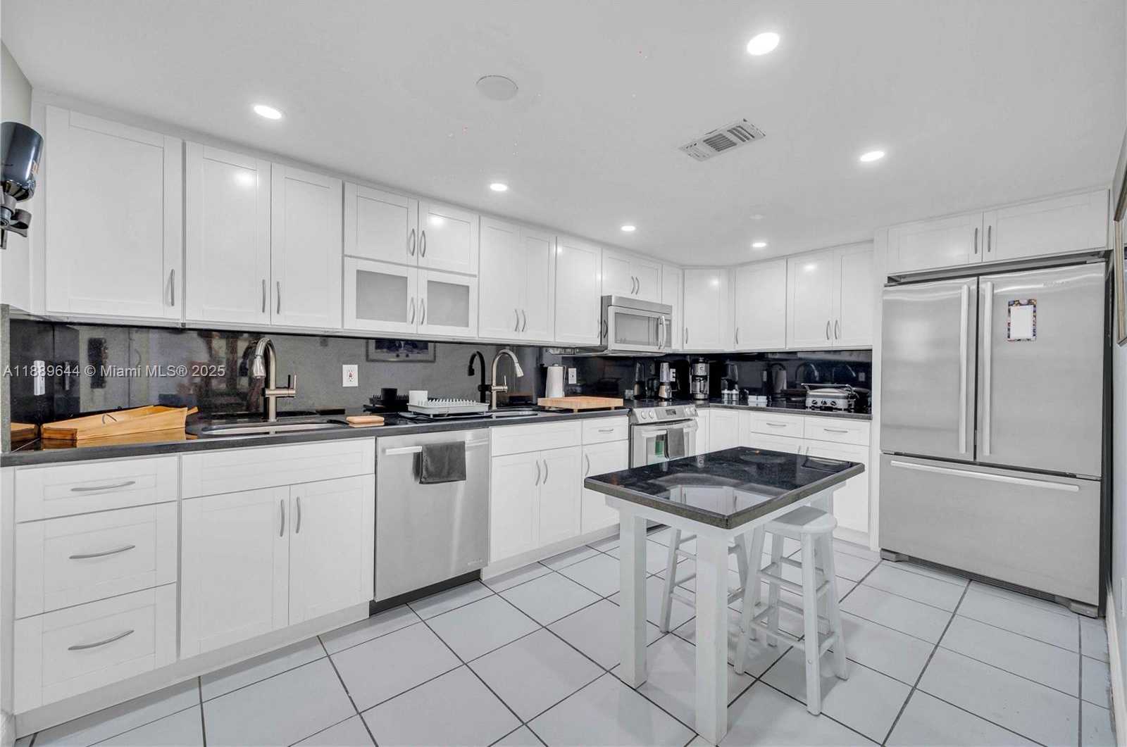 Small Image of 5001 COLLINS AVE #16F, Miami Beach Number 3