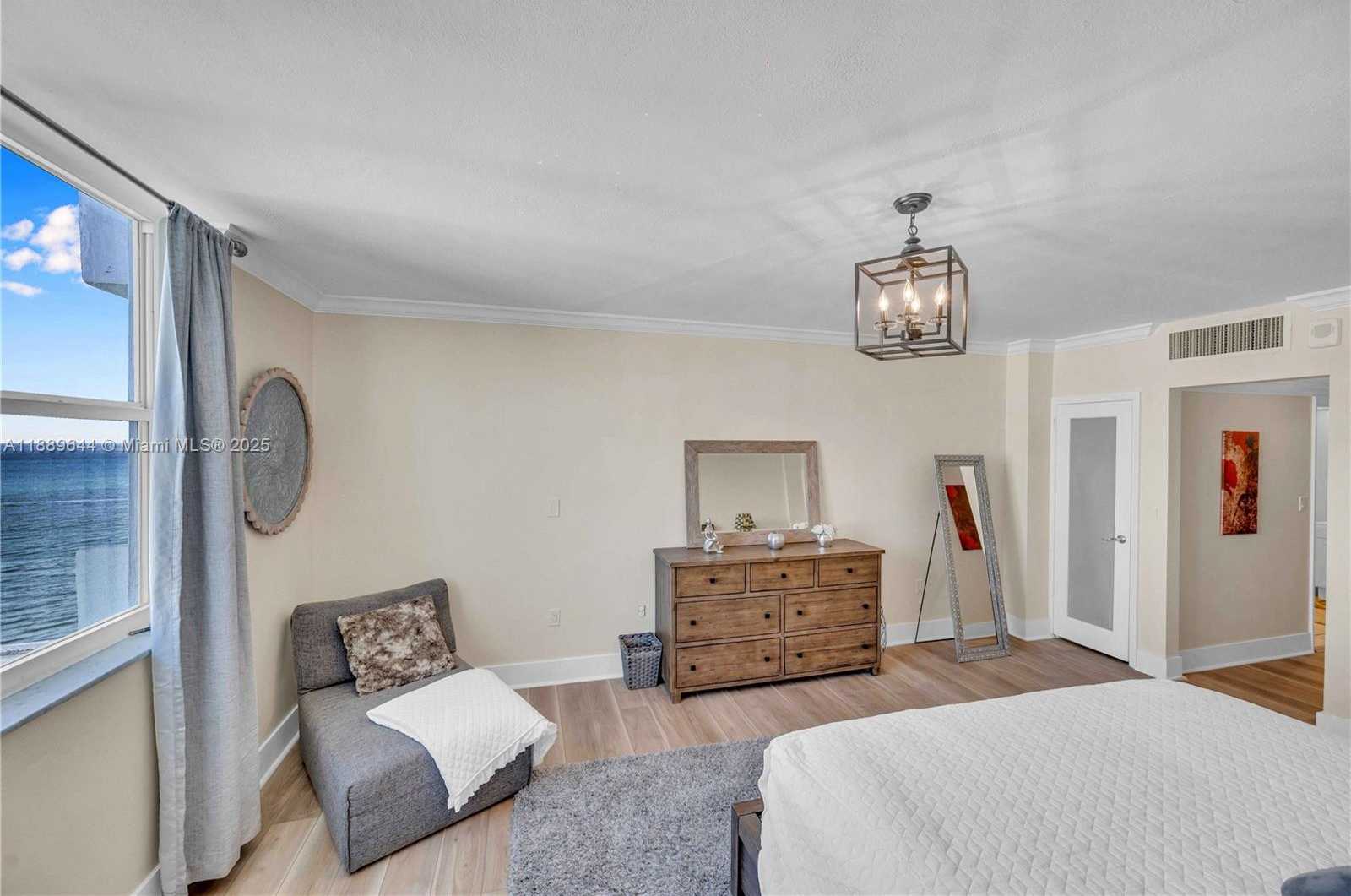 Small Image of 5001 COLLINS AVE #16F, Miami Beach Number 6