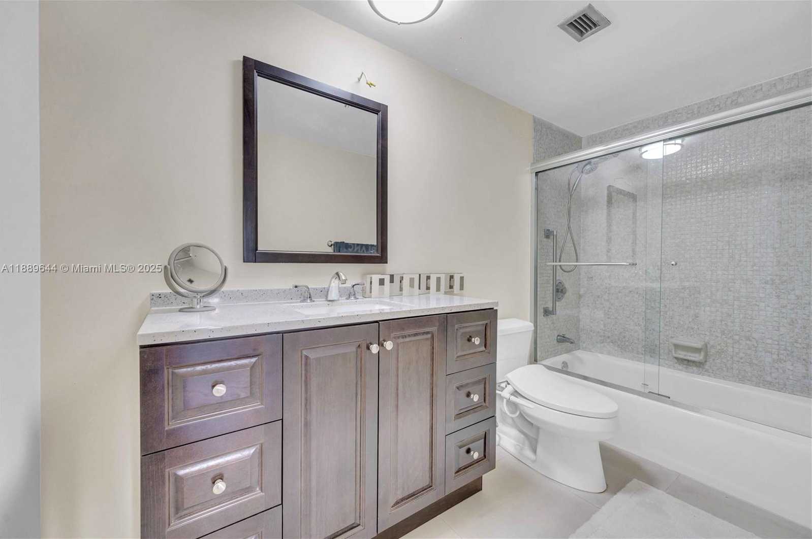 Small Image of 5001 COLLINS AVE #16F, Miami Beach Number 8