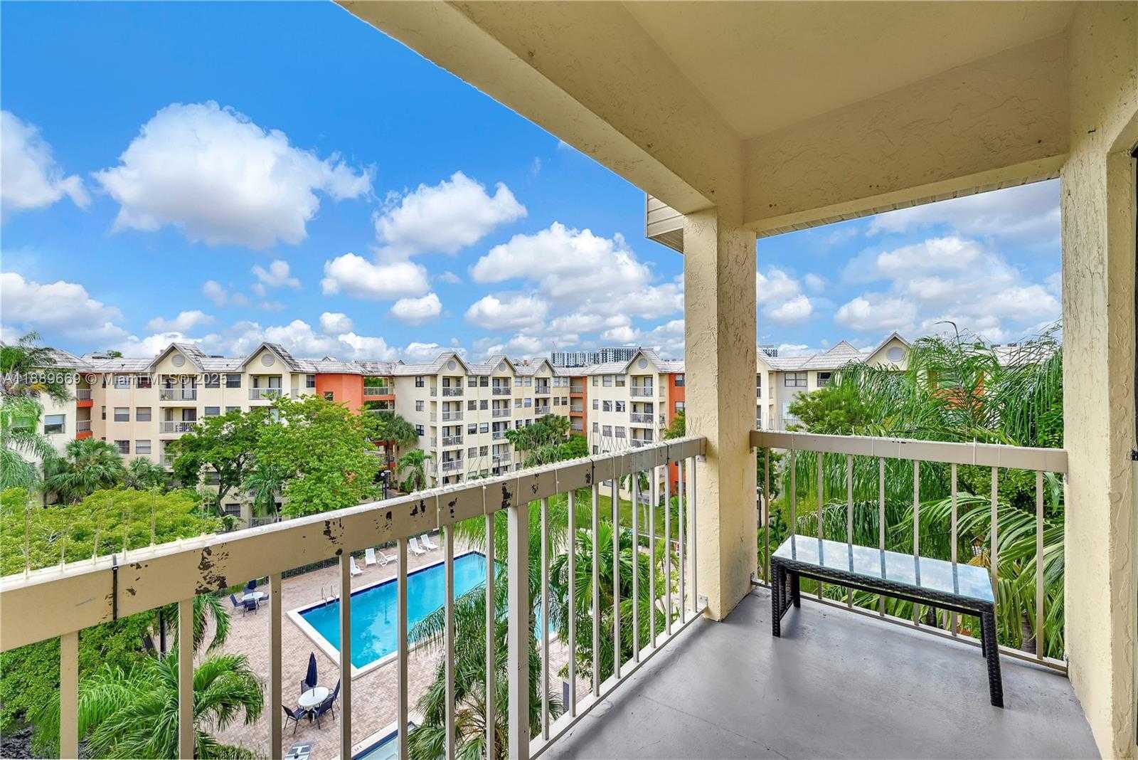 Small Image of Doral Number 30