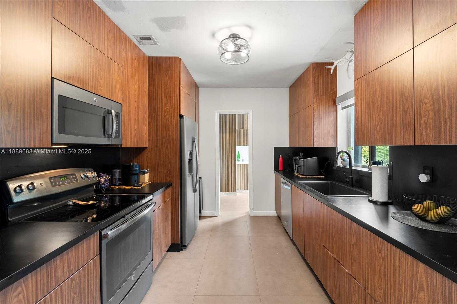 Small Image of 425 NORTH EAST 114TH ST, Miami Number 9