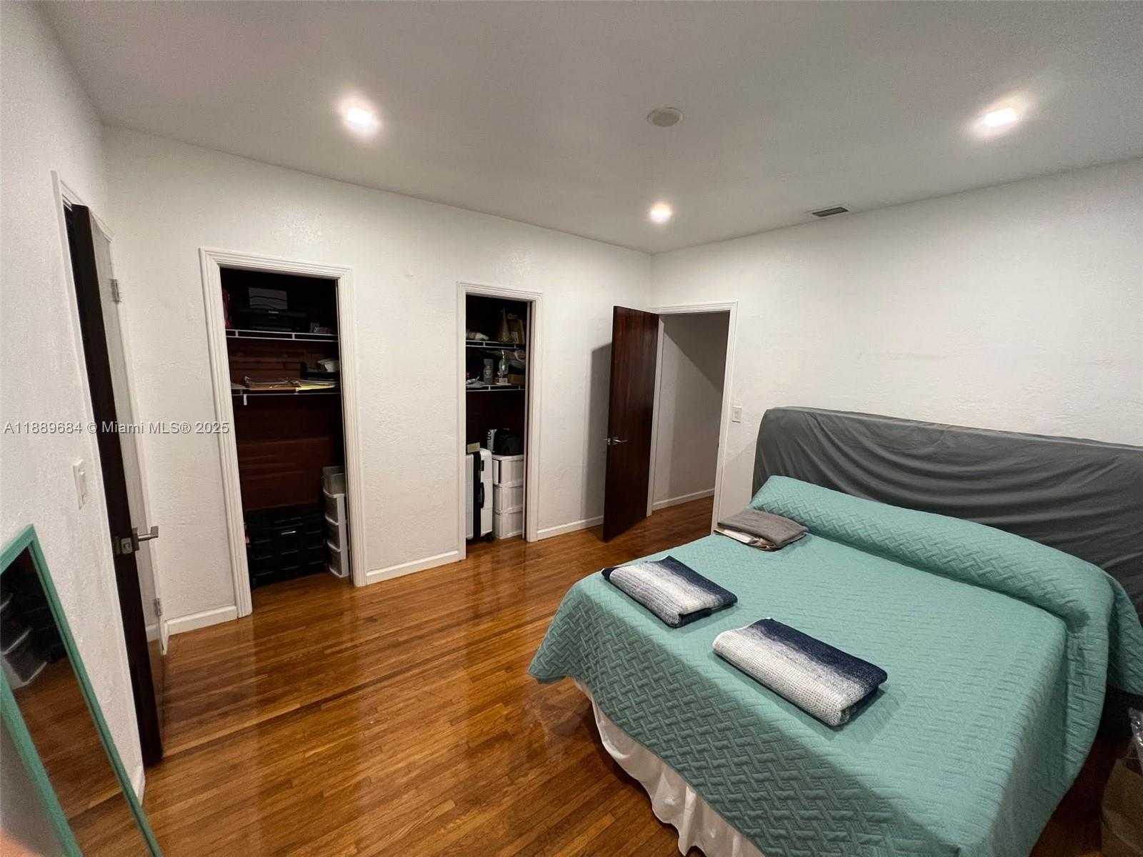 Small Image of Miami Number 11