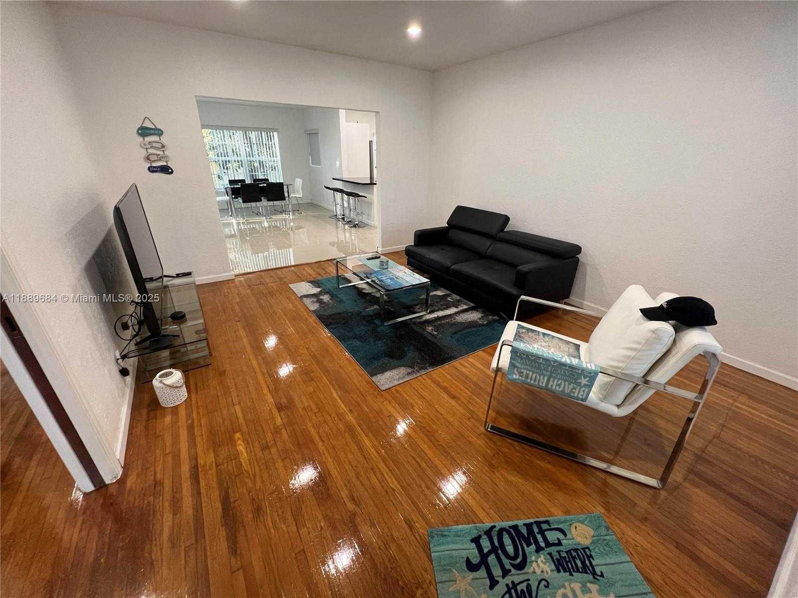 Small Image of Miami Number 3