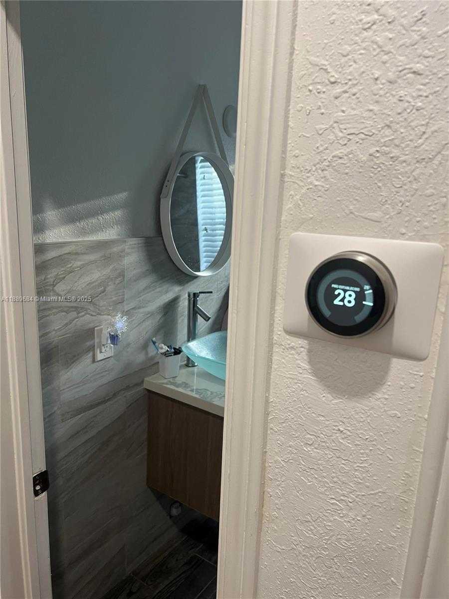 Small Image of Miami Number 7