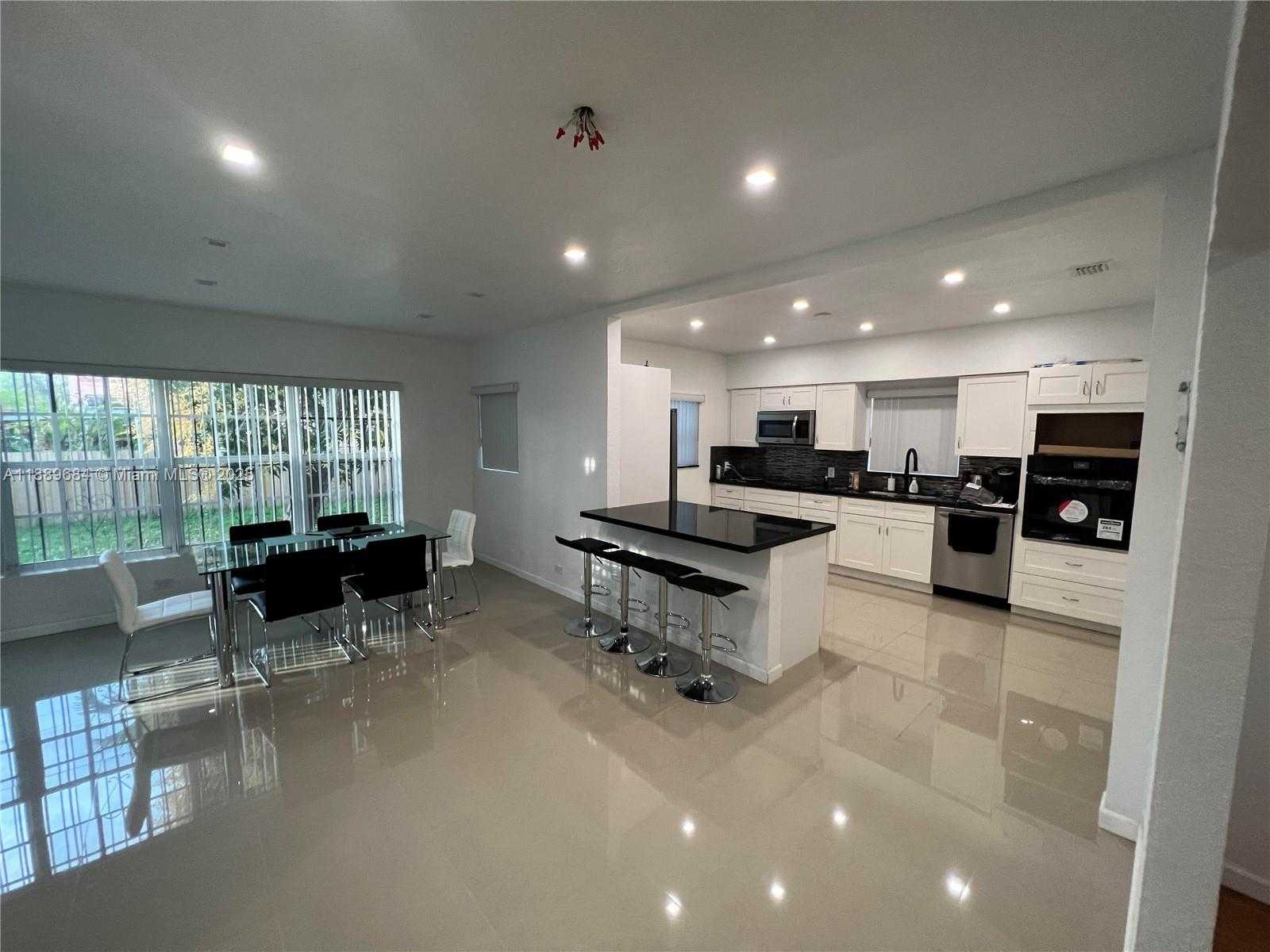 Small Image of Miami Number 9