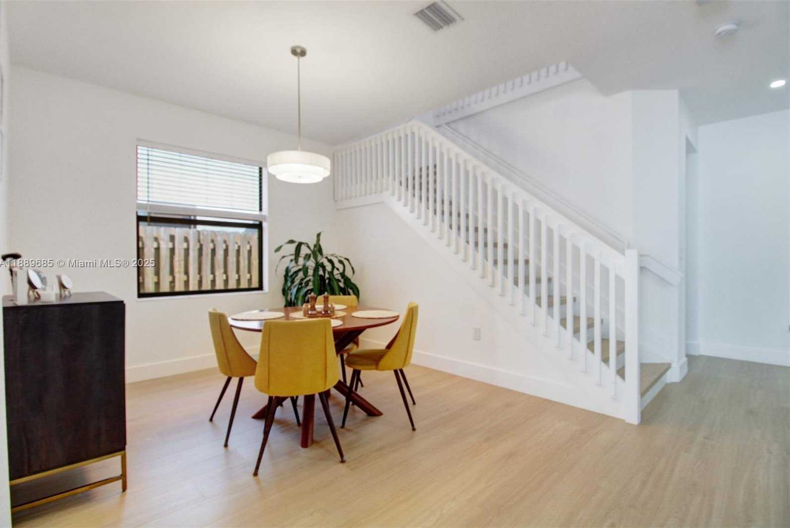 Small Image of 21016 NORTH EAST 2ND CT, Miami Number 10