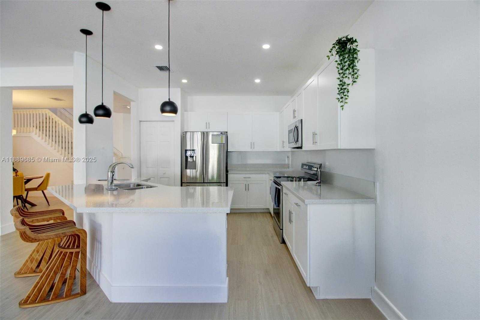 Small Image of 21016 NORTH EAST 2ND CT, Miami Number 11