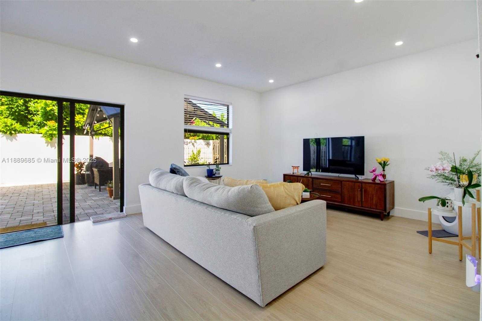 Small Image of 21016 NORTH EAST 2ND CT, Miami Number 16