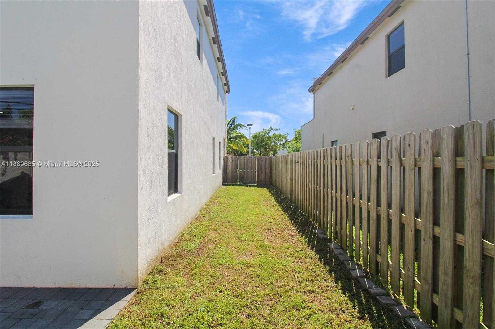 Small Image of 21016 NORTH EAST 2ND CT, Miami Number 20