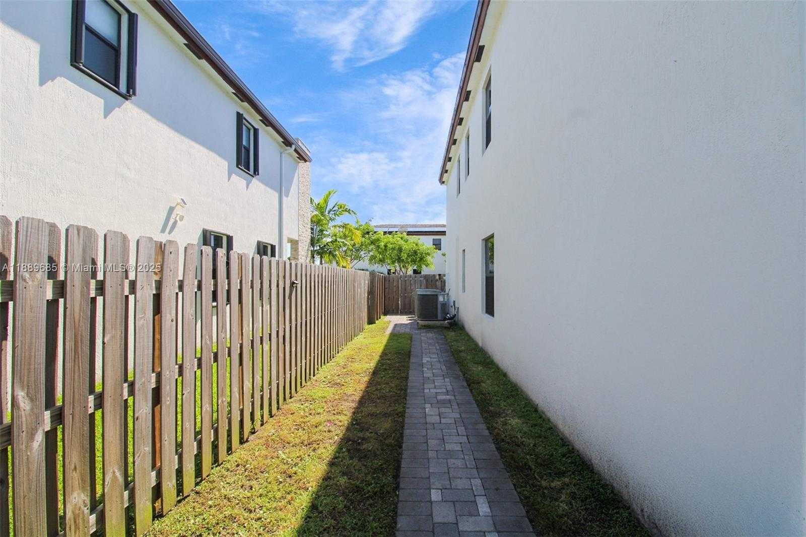 Small Image of 21016 NORTH EAST 2ND CT, Miami Number 21
