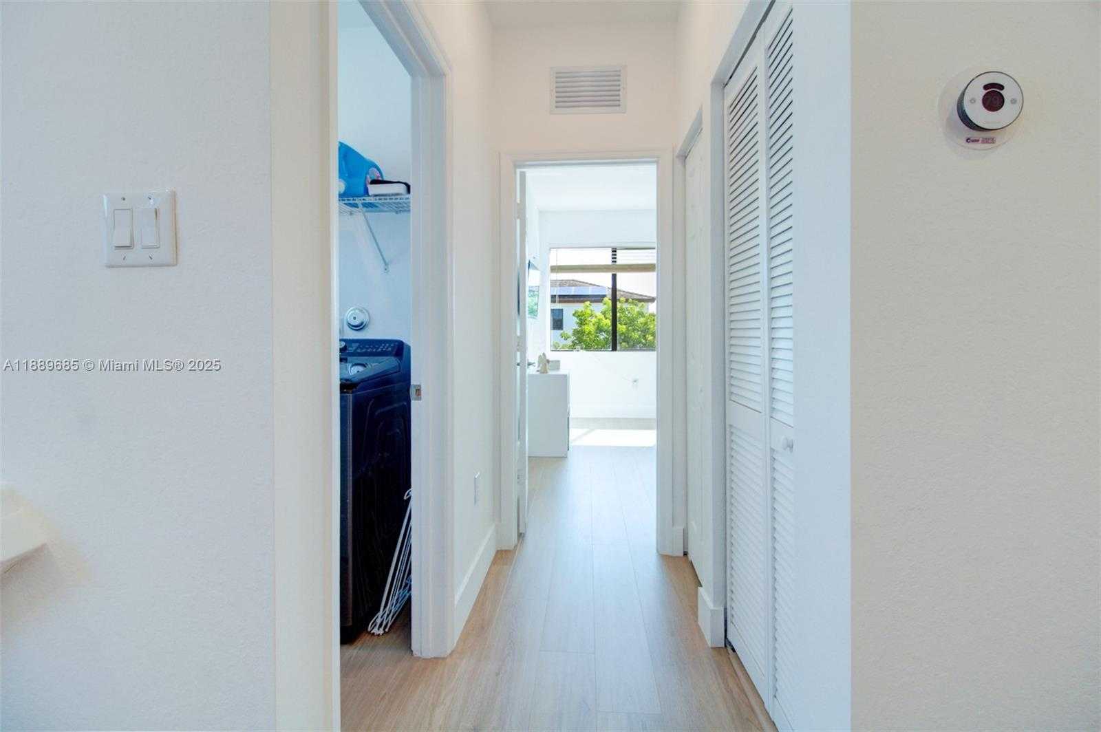 Small Image of 21016 NORTH EAST 2ND CT, Miami Number 26