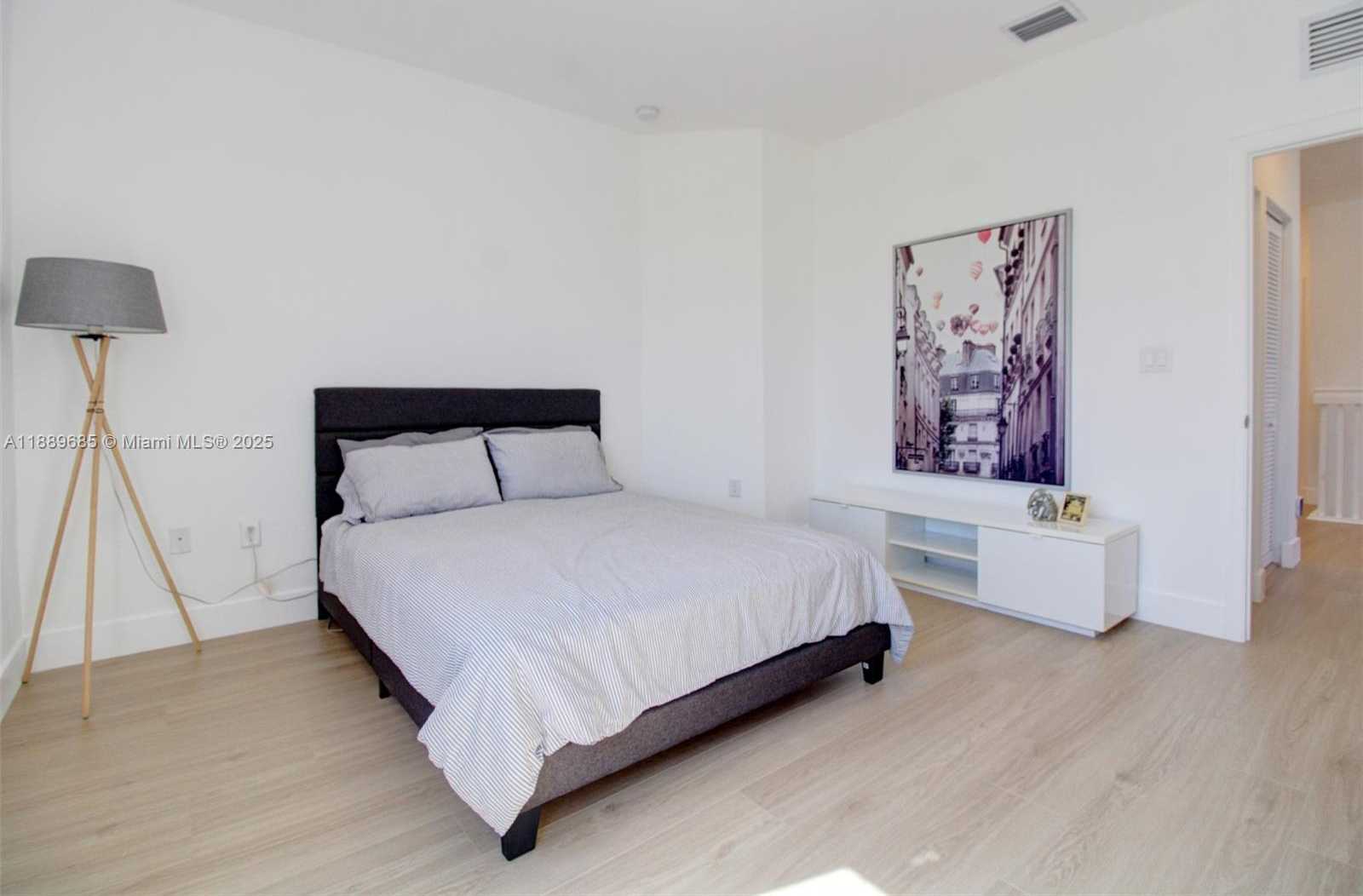 Small Image of 21016 NORTH EAST 2ND CT, Miami Number 29