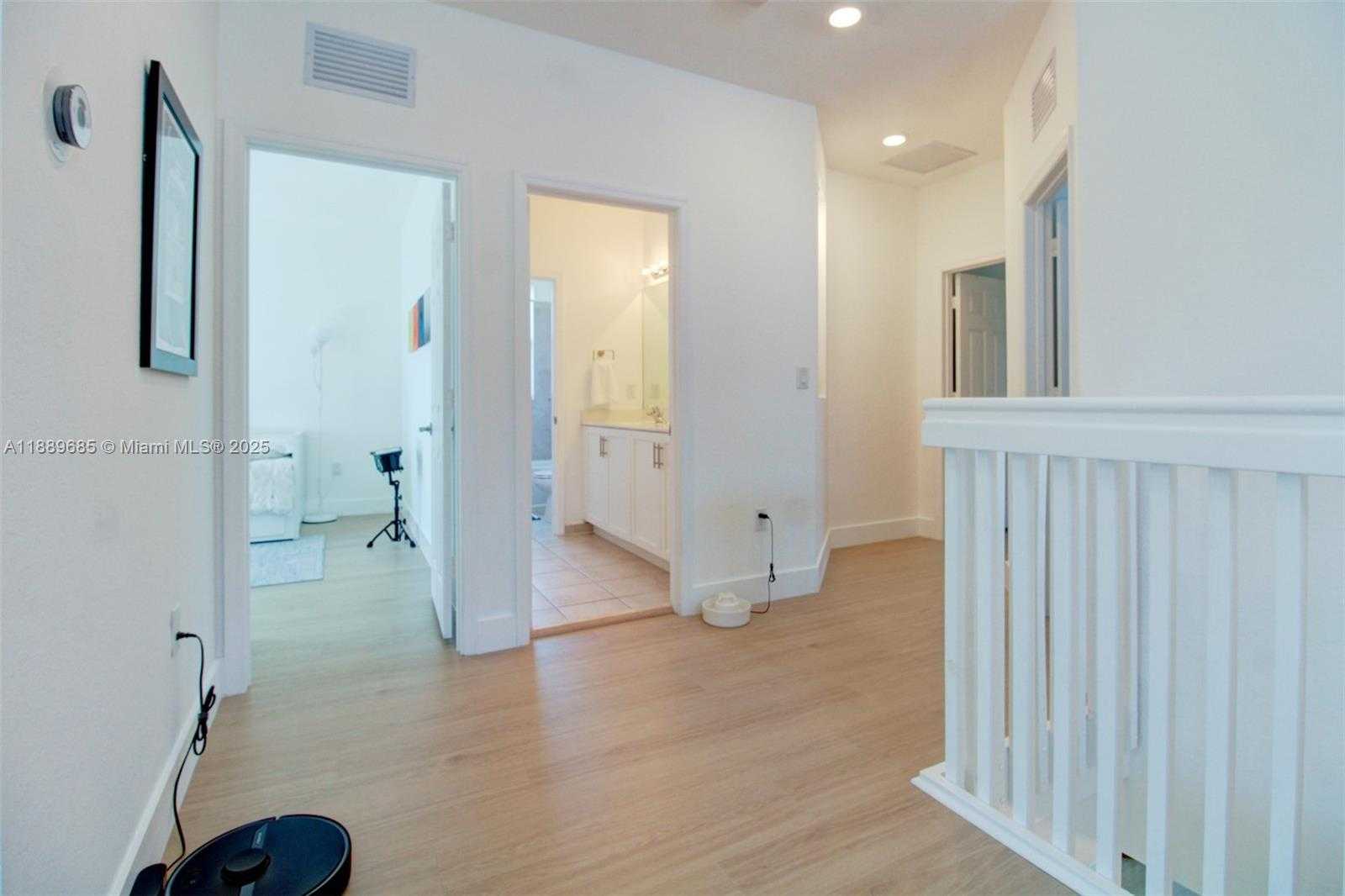Small Image of 21016 NORTH EAST 2ND CT, Miami Number 31