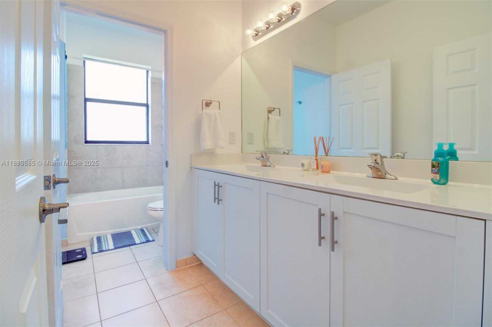 Small Image of 21016 NORTH EAST 2ND CT, Miami Number 34