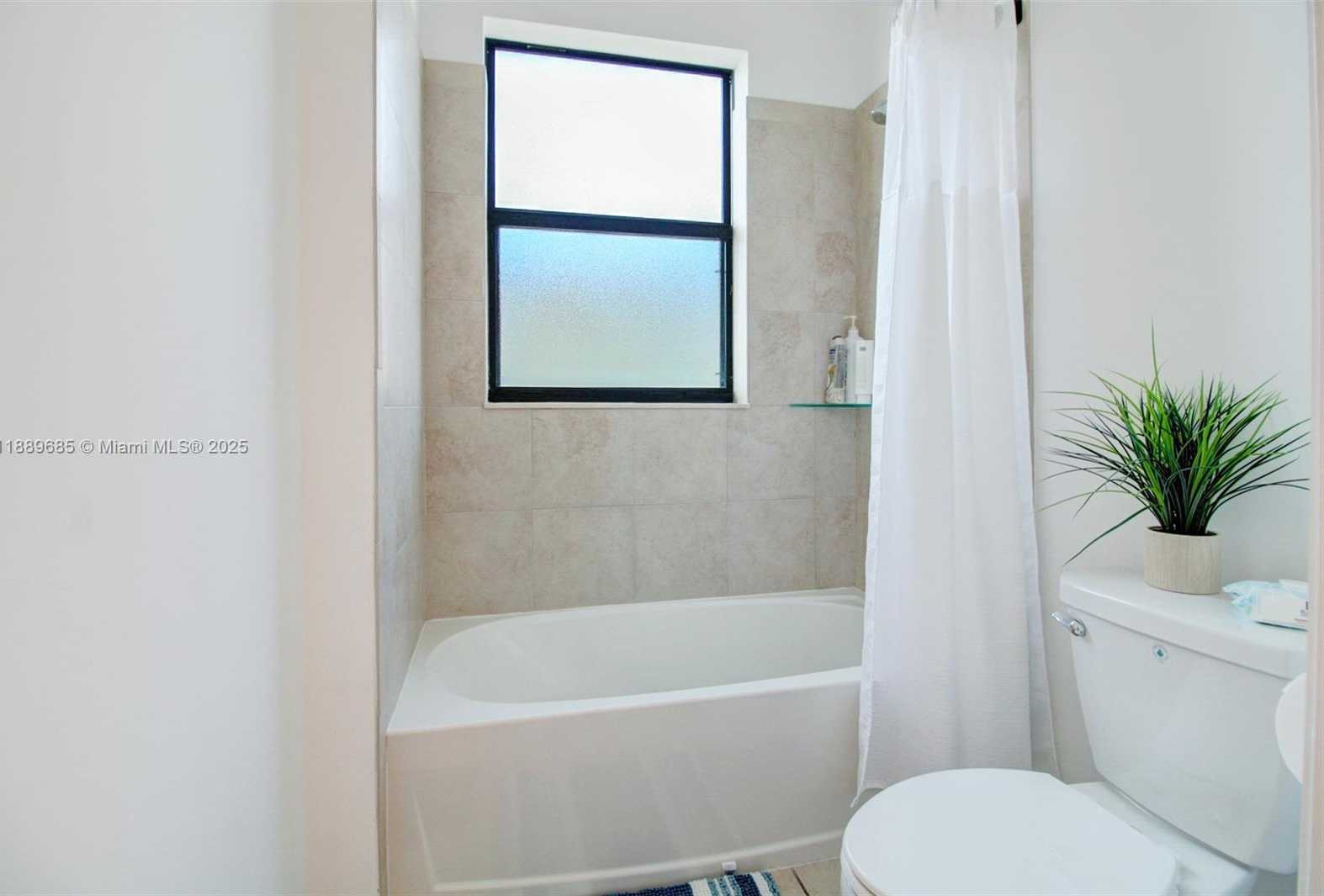 Small Image of 21016 NORTH EAST 2ND CT, Miami Number 35