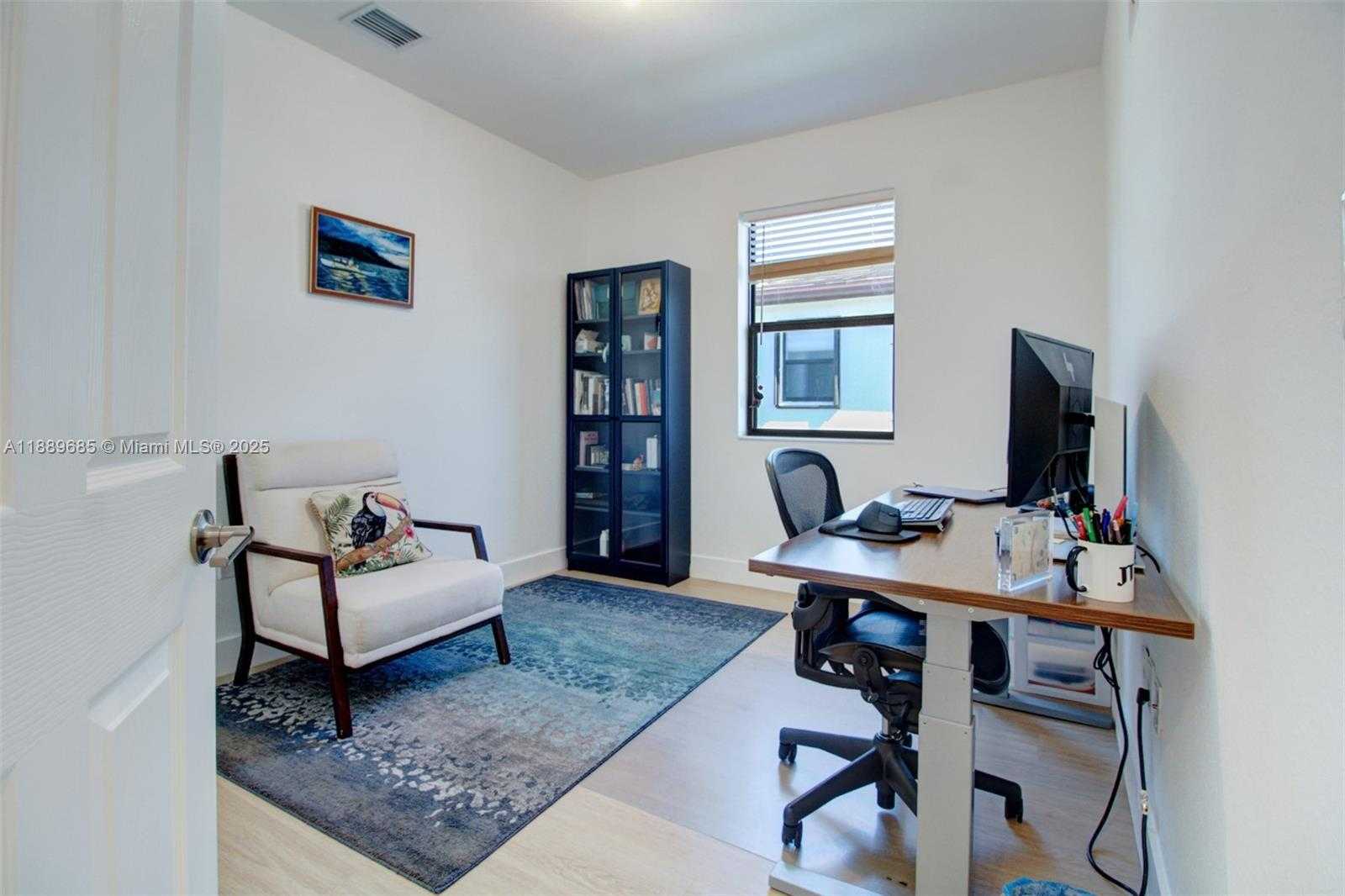 Small Image of 21016 NORTH EAST 2ND CT, Miami Number 37