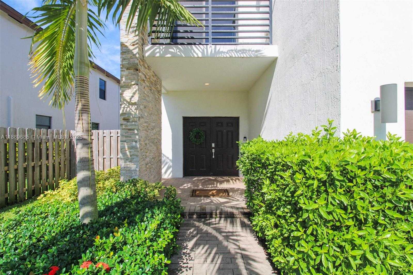 Small Image of 21016 NORTH EAST 2ND CT, Miami Number 4