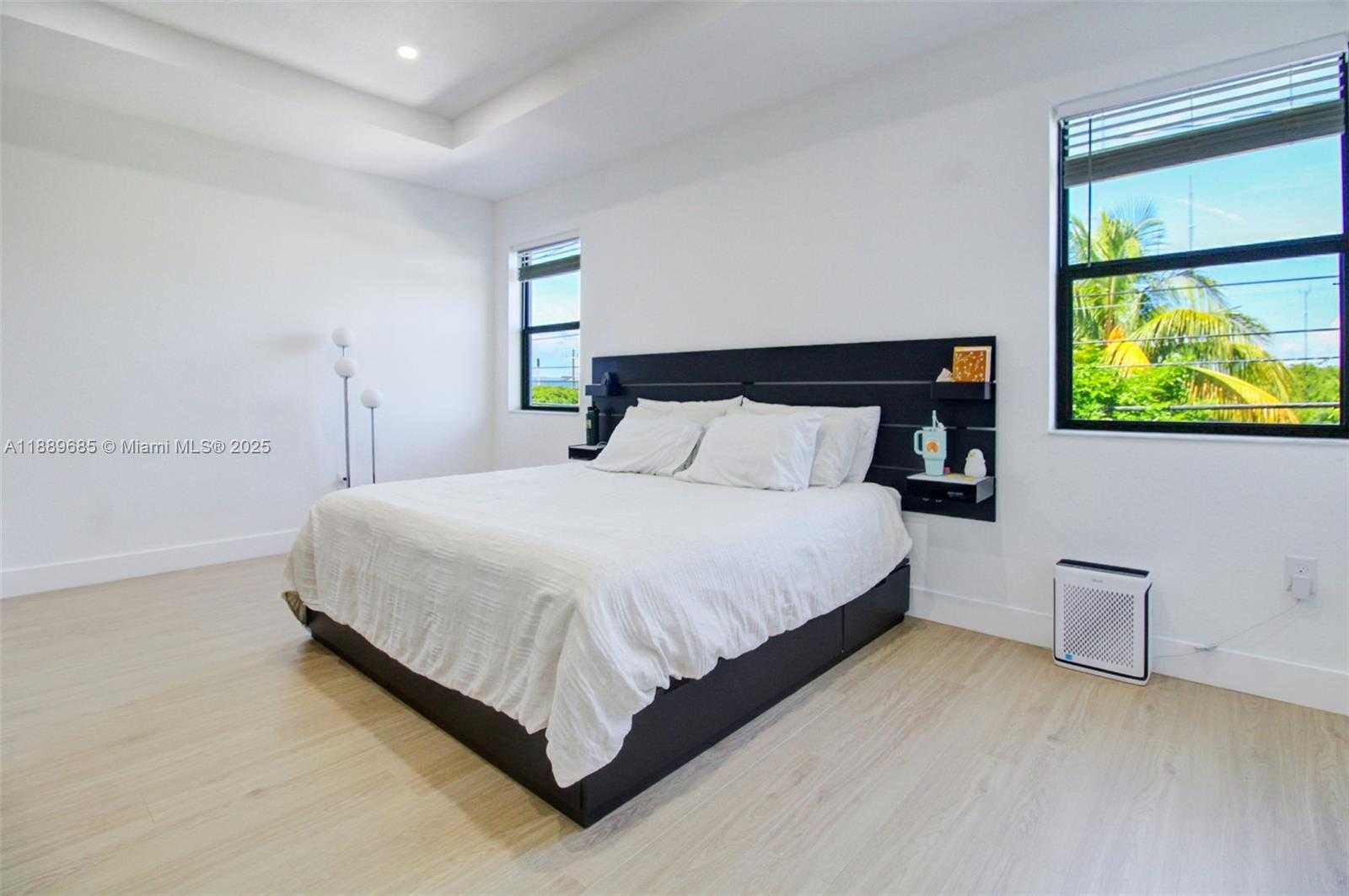 Small Image of 21016 NORTH EAST 2ND CT, Miami Number 41