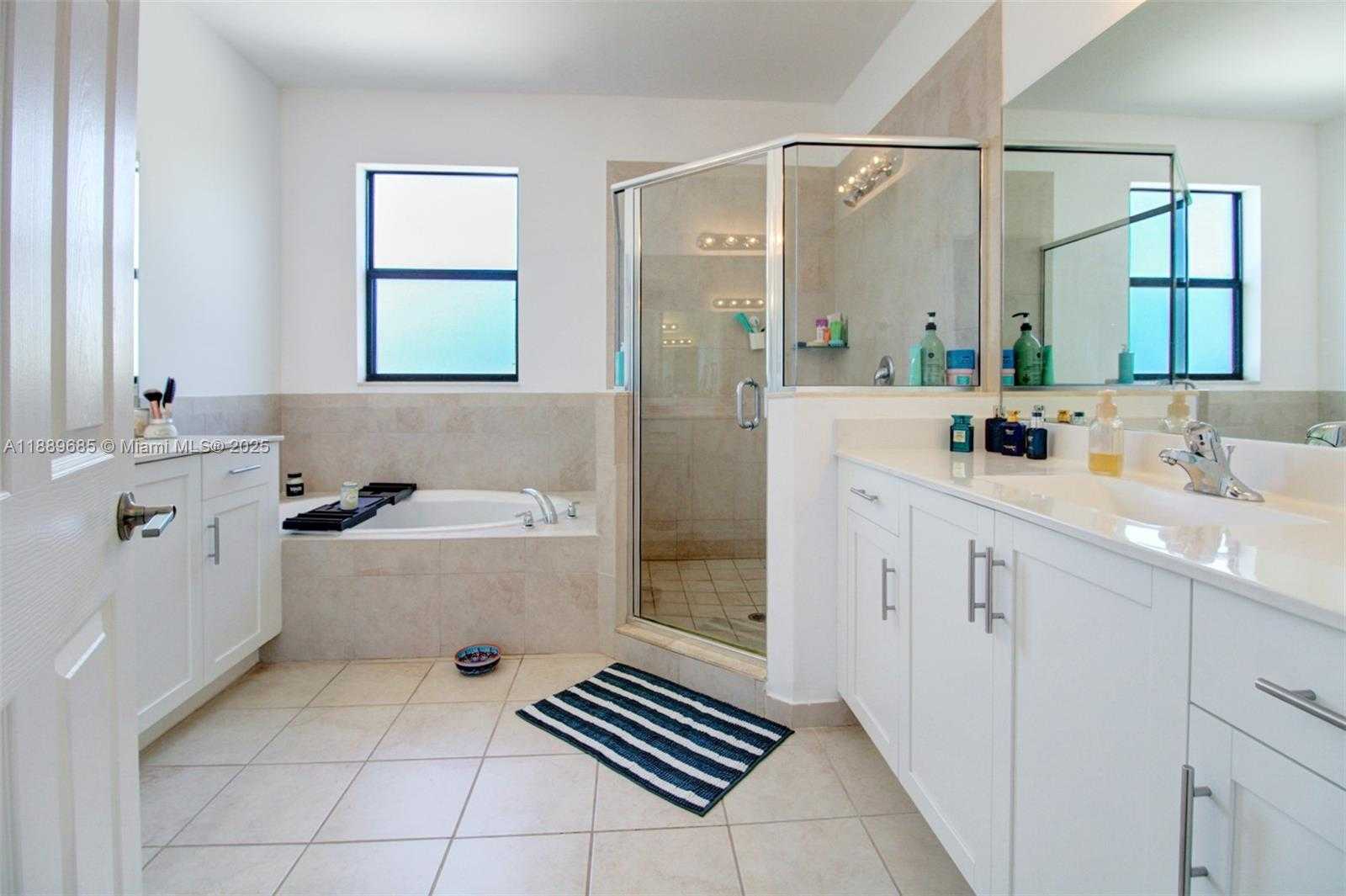 Small Image of 21016 NORTH EAST 2ND CT, Miami Number 42