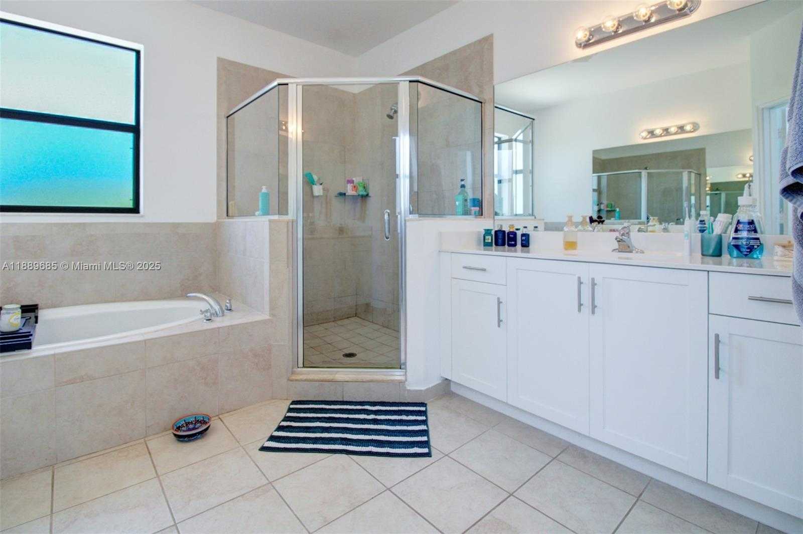 Small Image of 21016 NORTH EAST 2ND CT, Miami Number 43