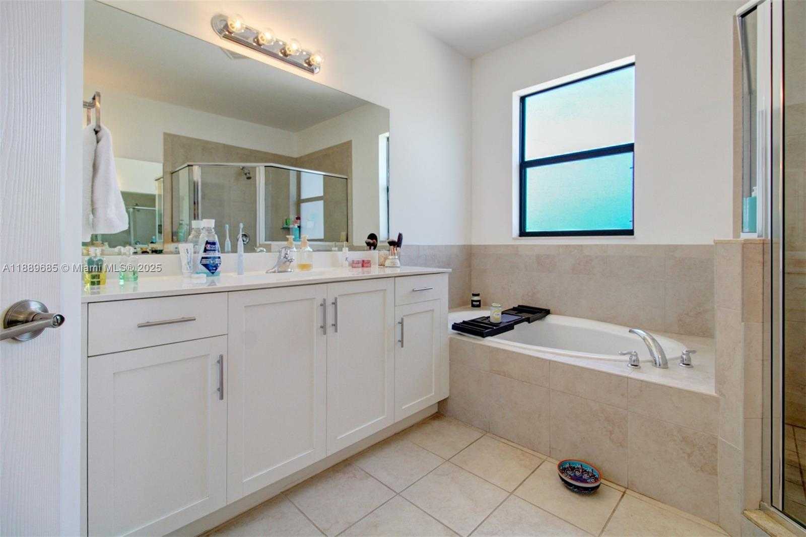 Small Image of 21016 NORTH EAST 2ND CT, Miami Number 44
