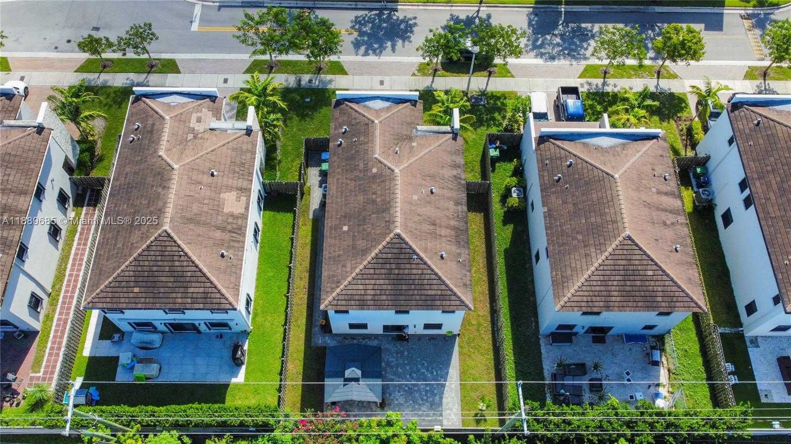 Small Image of 21016 NORTH EAST 2ND CT, Miami Number 47