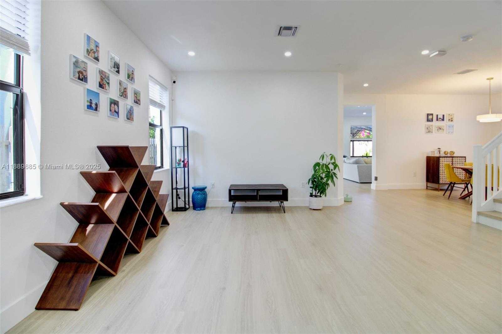 Small Image of 21016 NORTH EAST 2ND CT, Miami Number 5