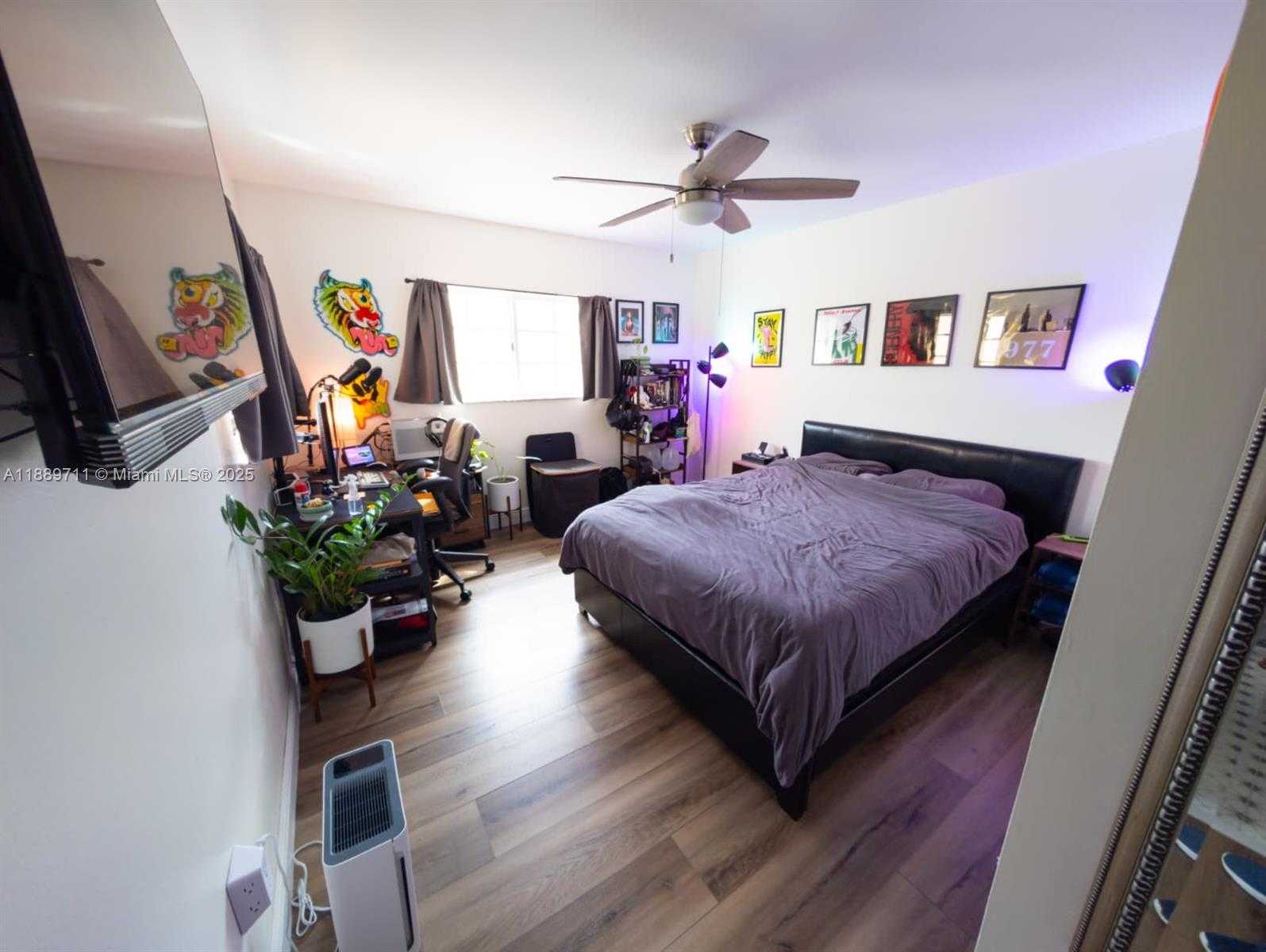 Small Image of Miami Number 12